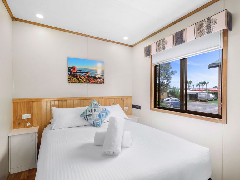 Superior Riverfront 2 Bedroom Cabin