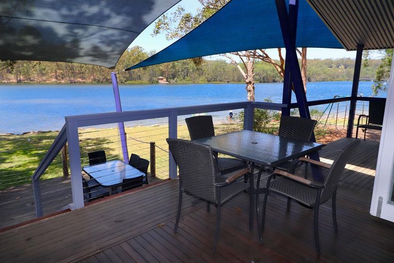 Deluxe Riverfront 3 Bedroom House