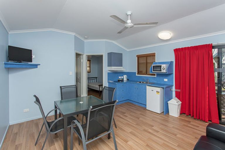 Economy 2 Bedroom Cabin - External Ensuite