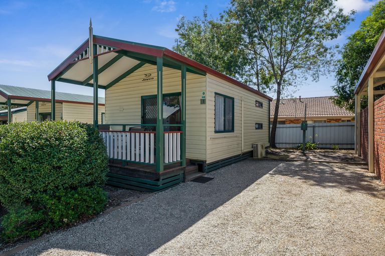 2BR Deluxe Cabin with Deck - No Pets