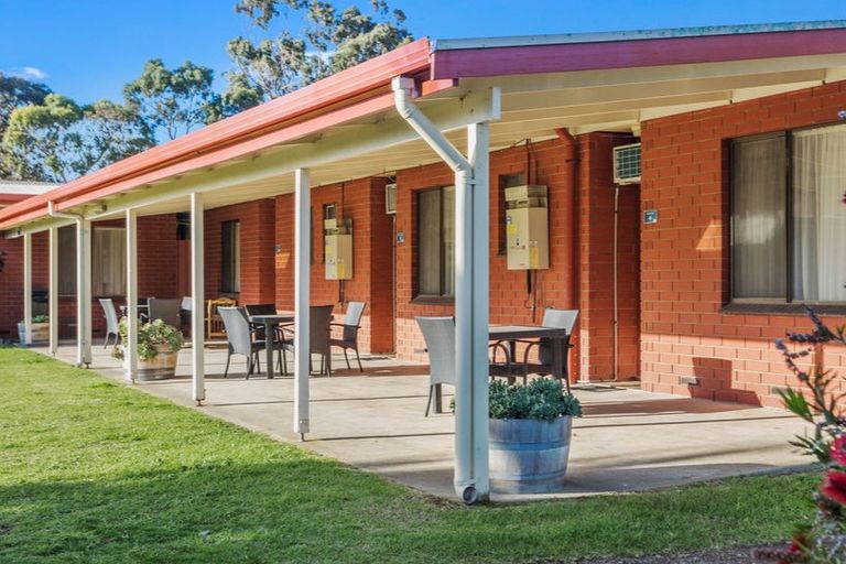 Standard 2 Bedroom Motel Unit - Sleeps 4