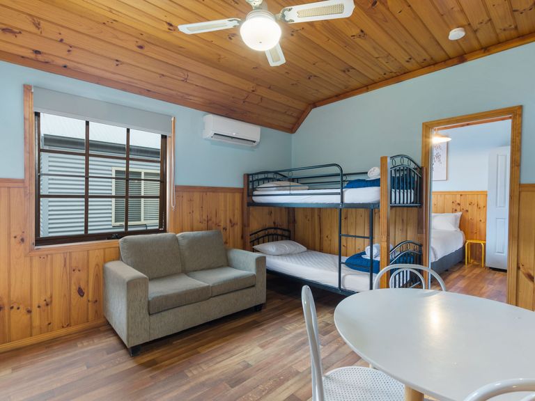 Standard Poolside 1BR Cabin