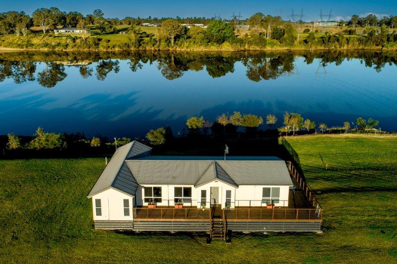 Deluxe Riverfront 5 Bedroom House