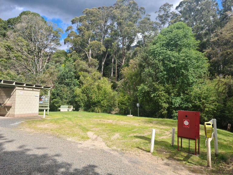 Powered River Frontage Double Site